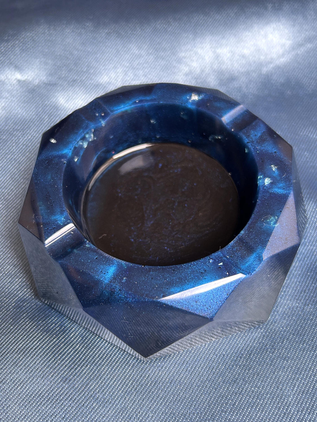 Cendrier en résine bleu - cendrier avec grains de café plus feuille doré