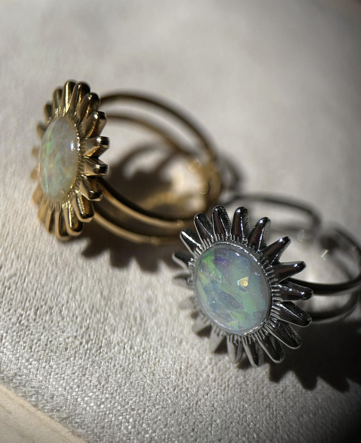 Bague ajustable en forme de soleil - effet holographique