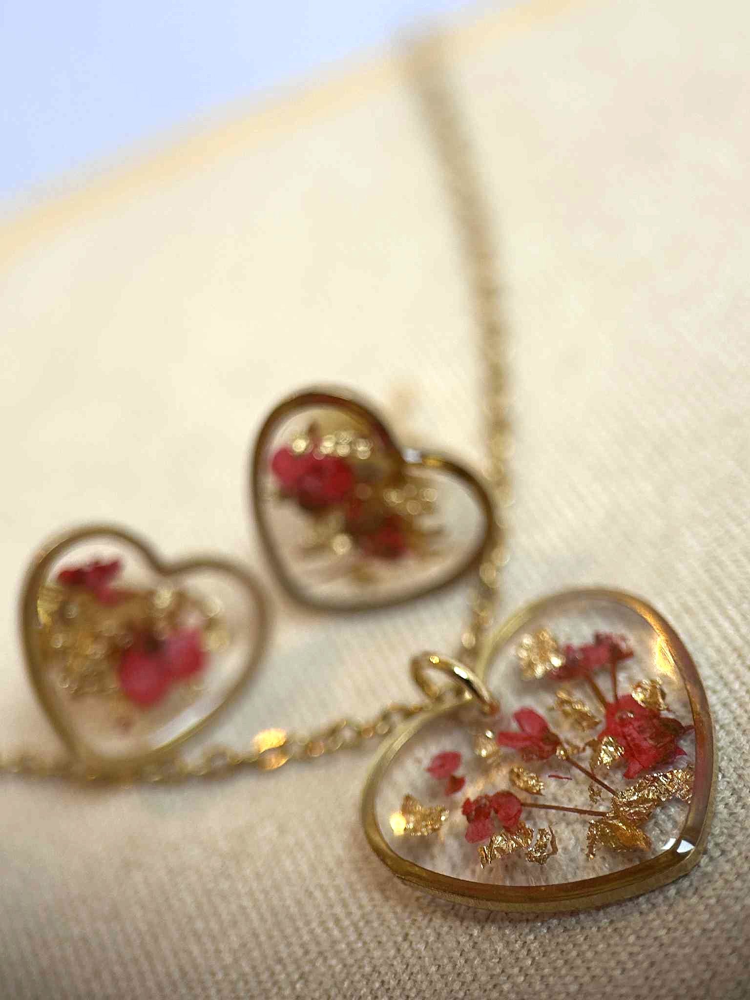 Jewellery set - hearts with dried flowers