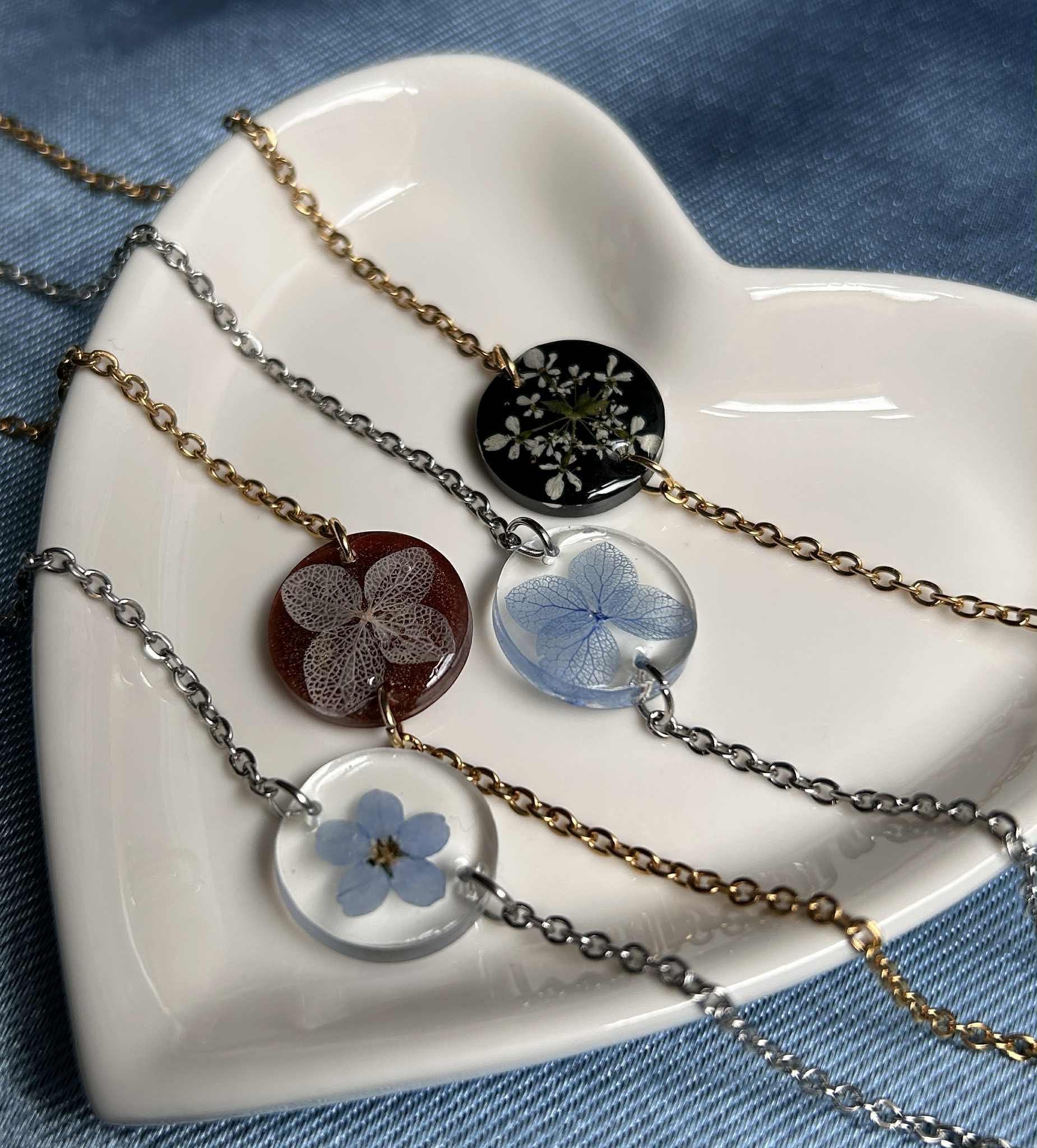 Bracelet argentée ajustable avec fleurs séchées - bijoux acier inoxydable