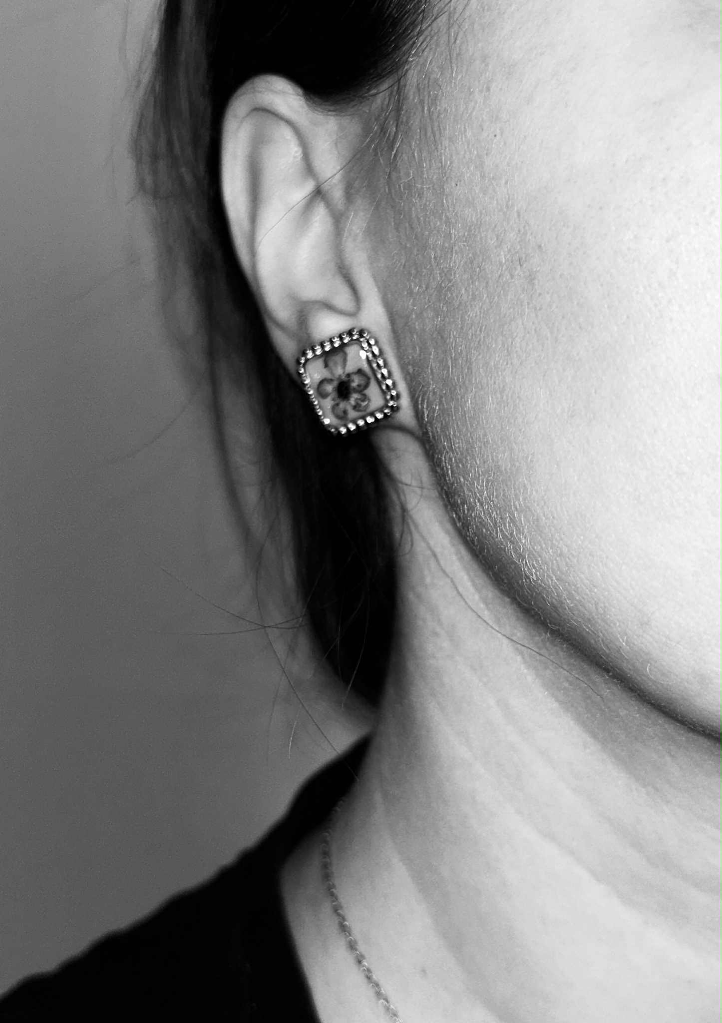 Clous d'oreilles carré avec fleurs séchées - puces d'oreilles