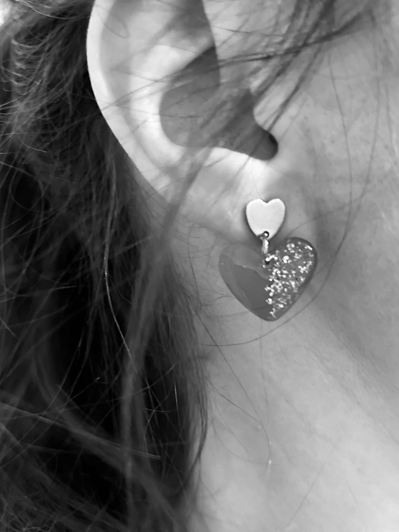 Boucles d'oreilles double cœur en résine - bijoux femme