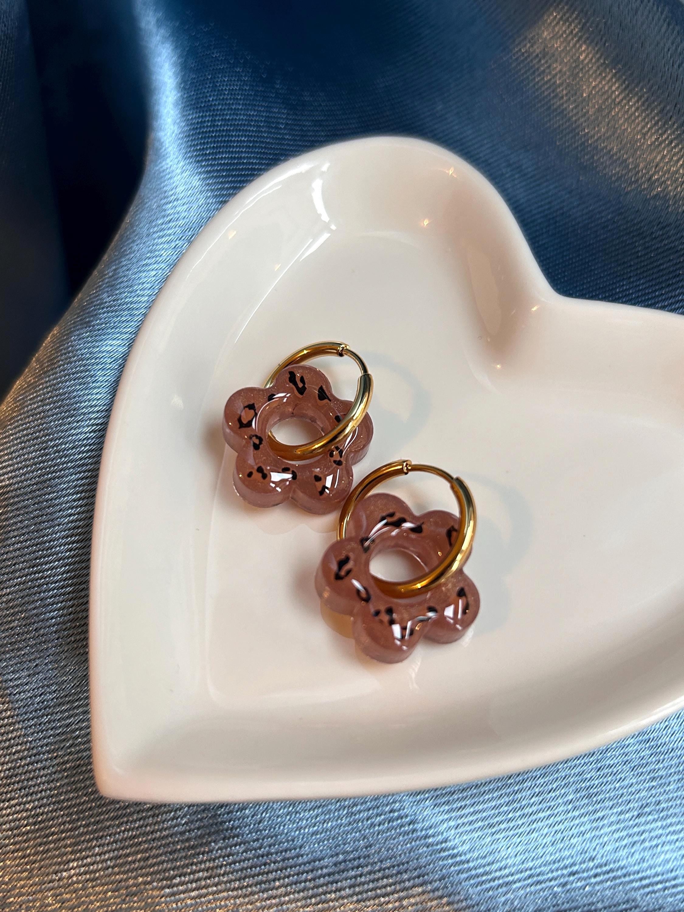 Boucles d’oreilles avec créoles et pampilles léopard - bijoux femme