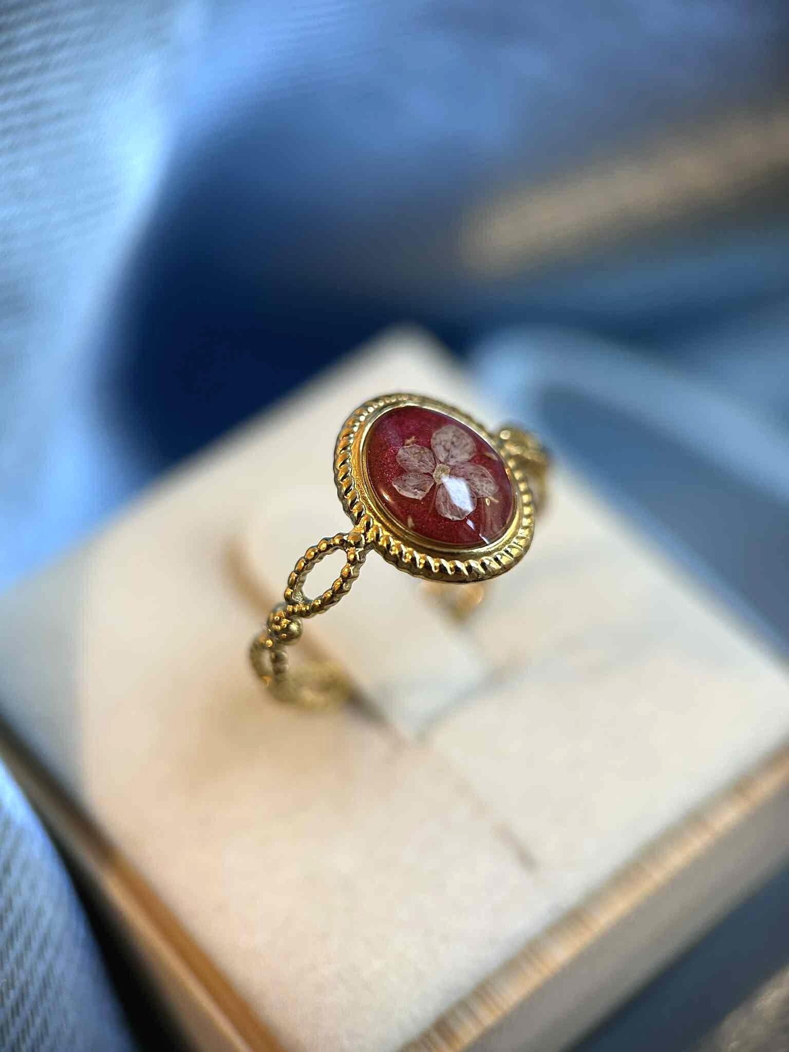 Bague doré ajustable - ovale avec fleurs séchées