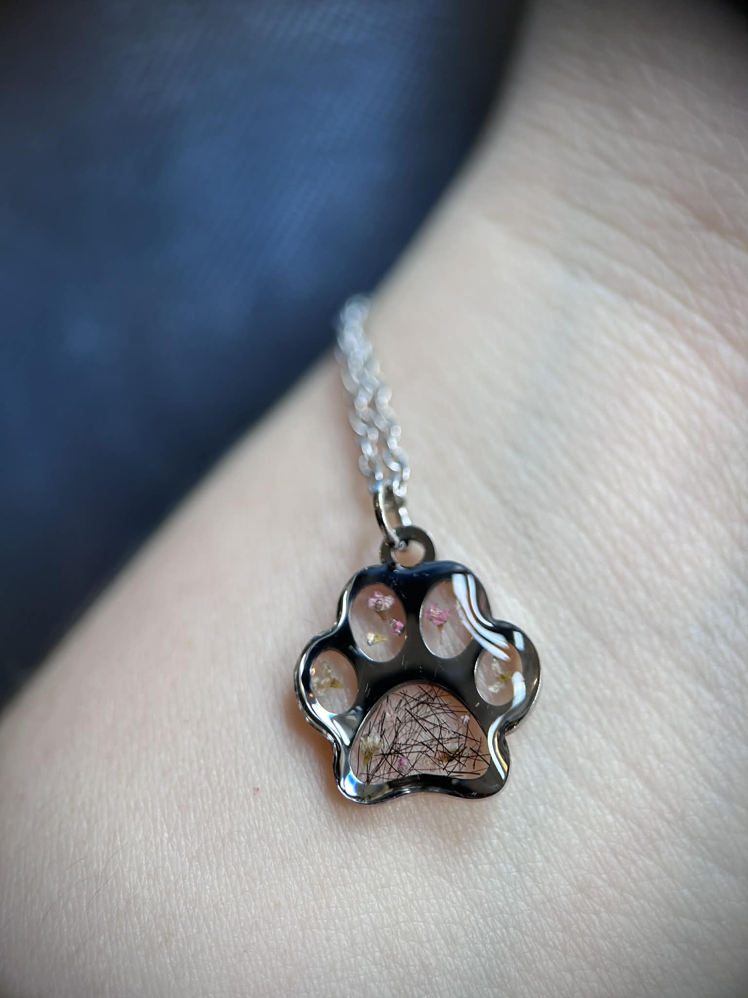 Collier avec pendentif patte de chein - personalisée avec polis