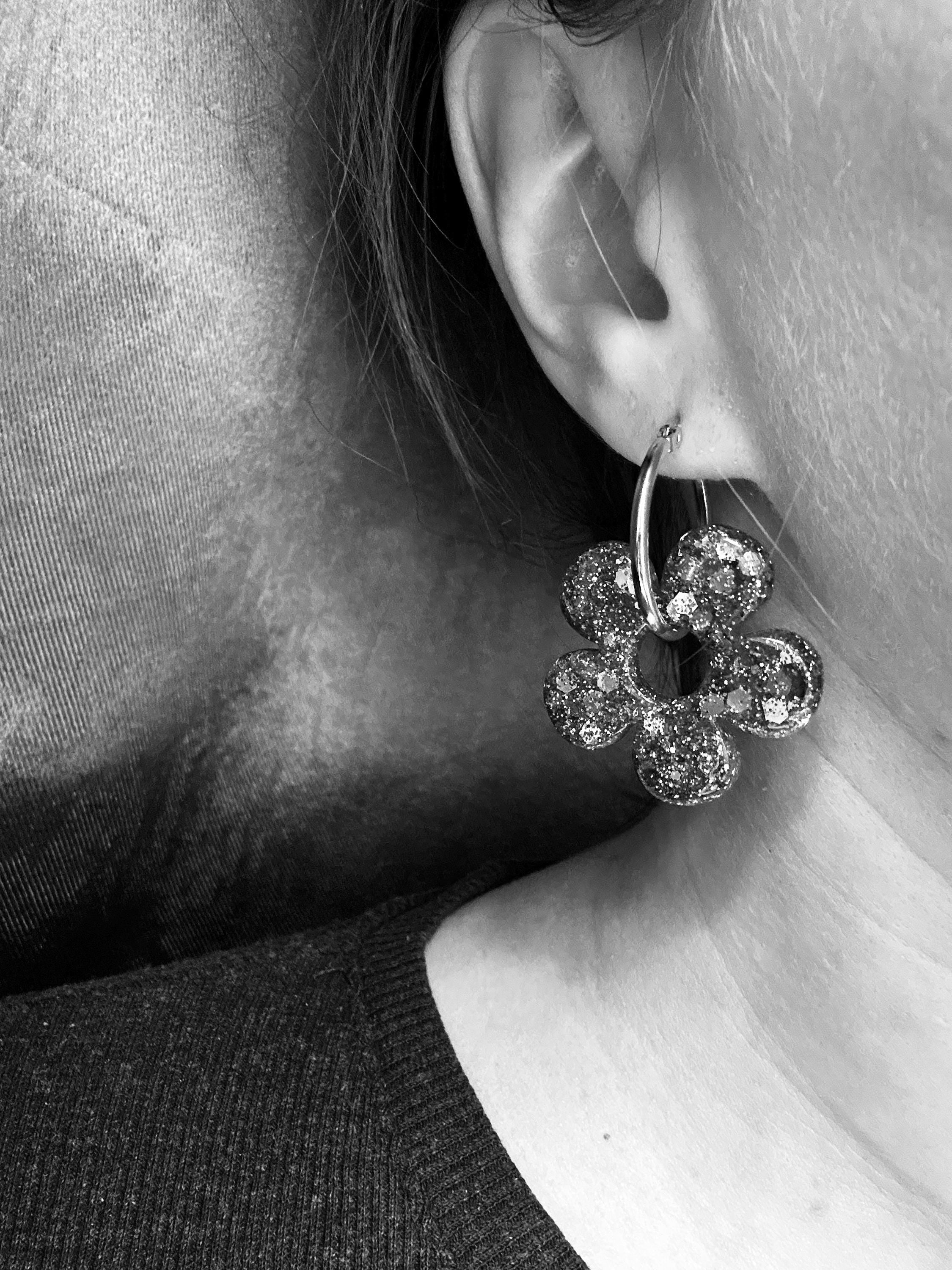 Boucles d'oreilles créoles doré en acier inoxydable avec pampilles fleurs
