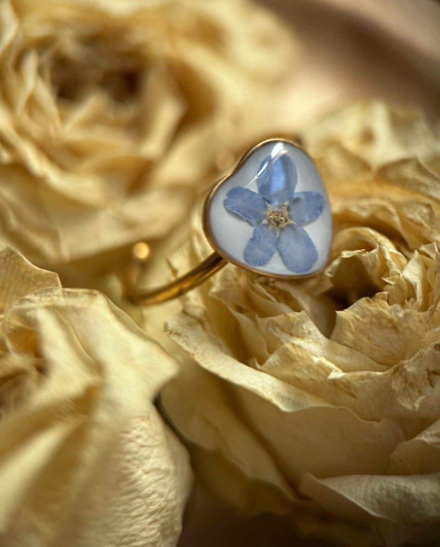 Bague ajustable doré avec fleurs séchées