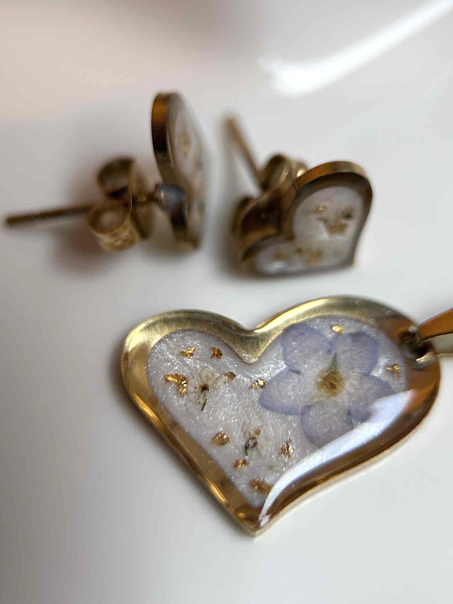 Parure de bijoux en forme de cœur, clous d'oreille et collier - myosotis