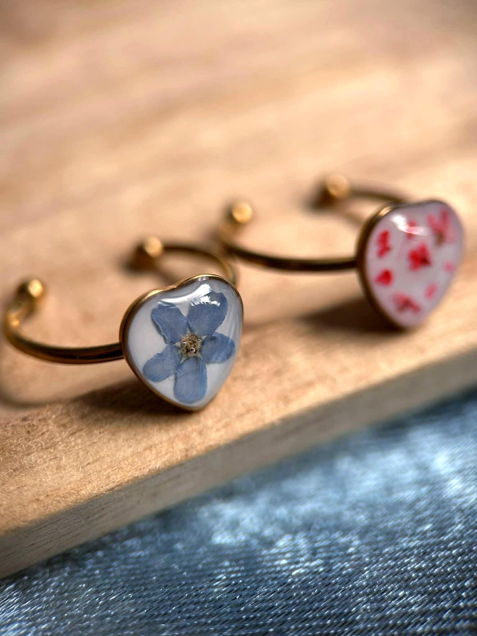 Bague ajustable doré avec fleurs séchées