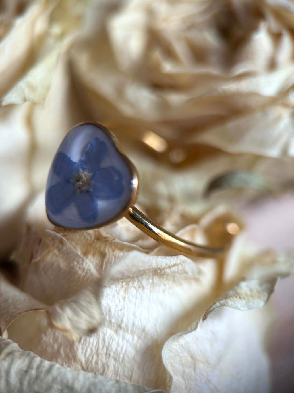 Bague ajustable doré avec fleurs séchées