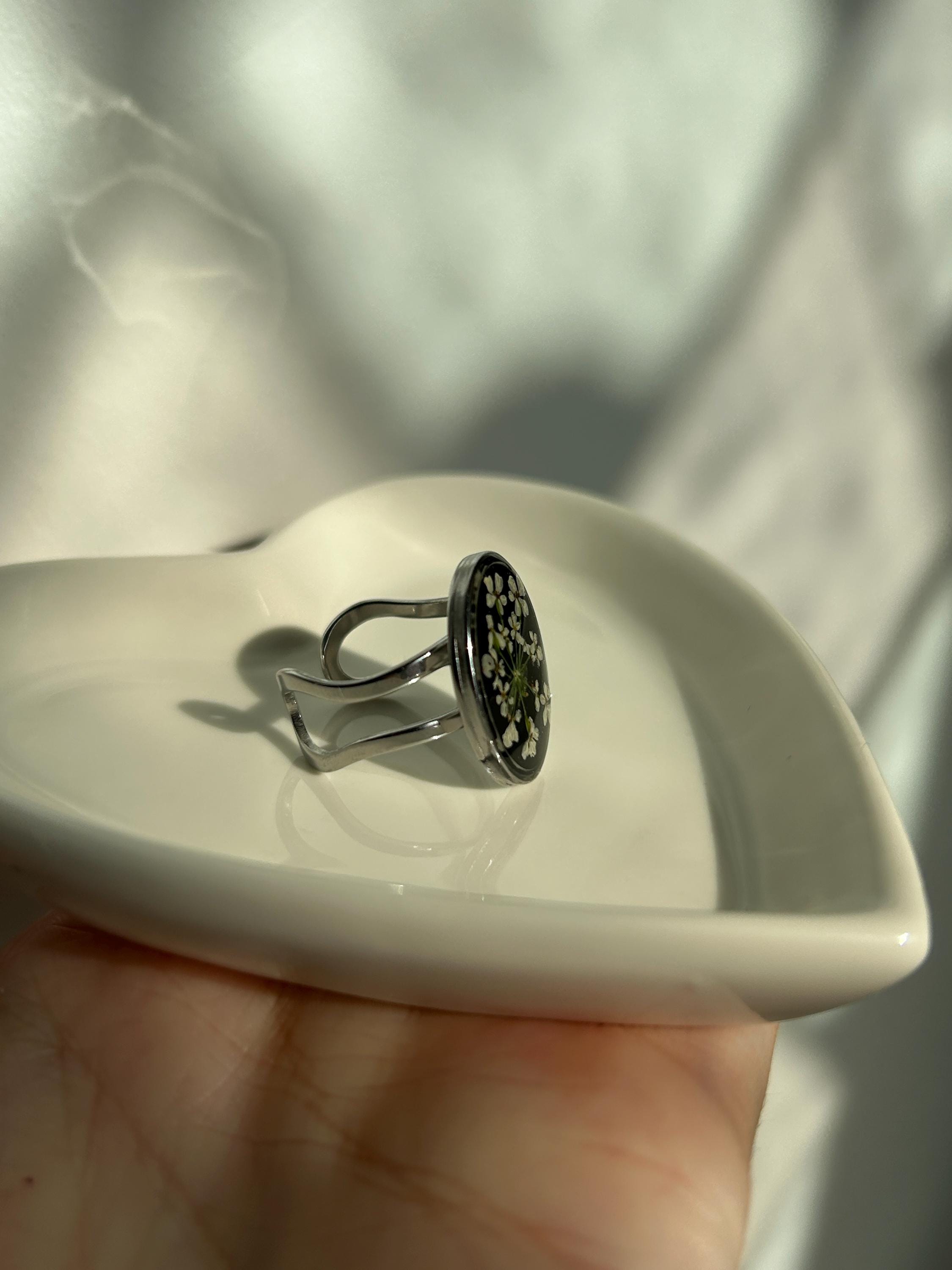 Bague ajustable argenté avec fleurs séchées