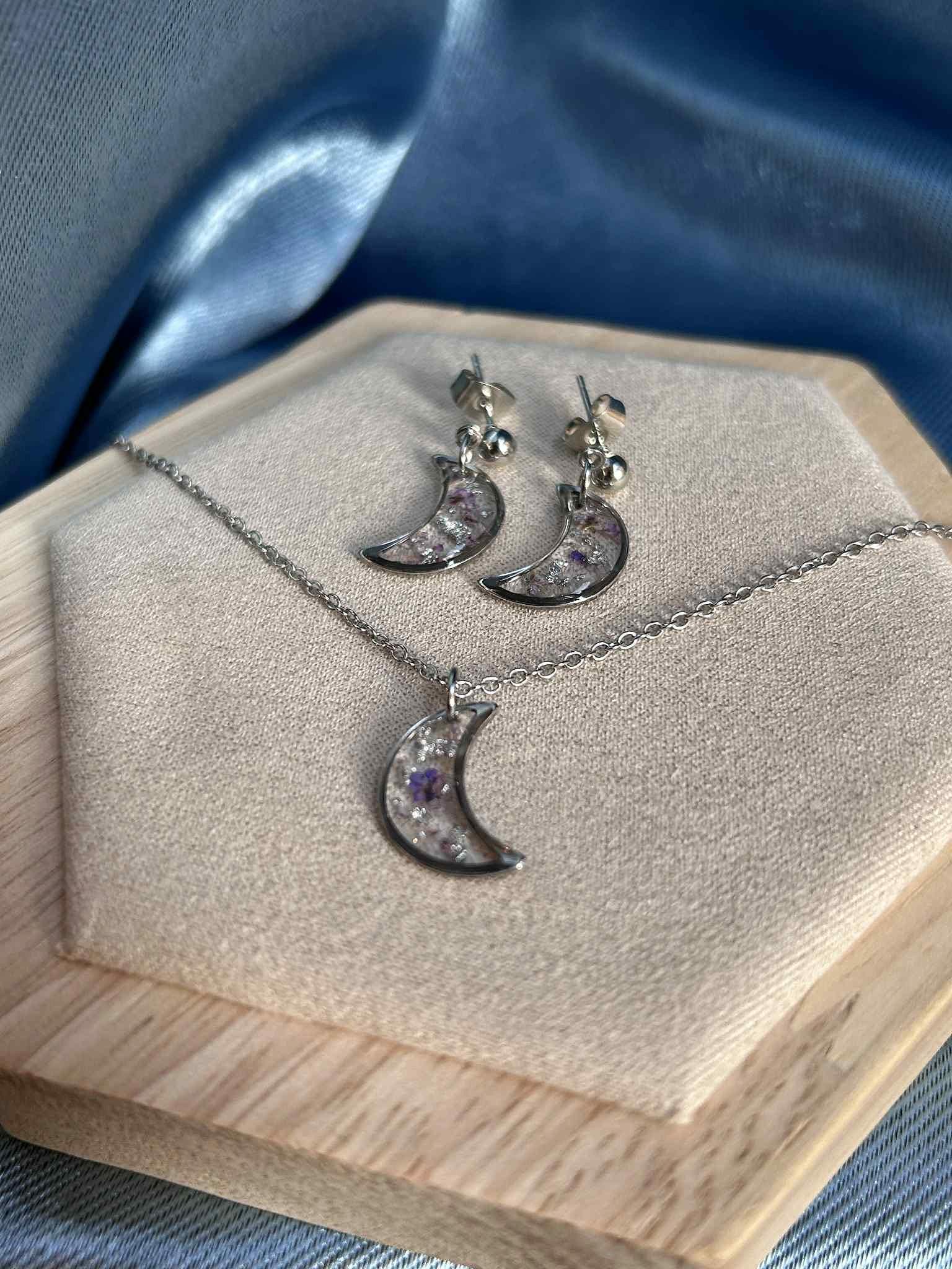 Parure de bijoux - lune - fleurs séchées
