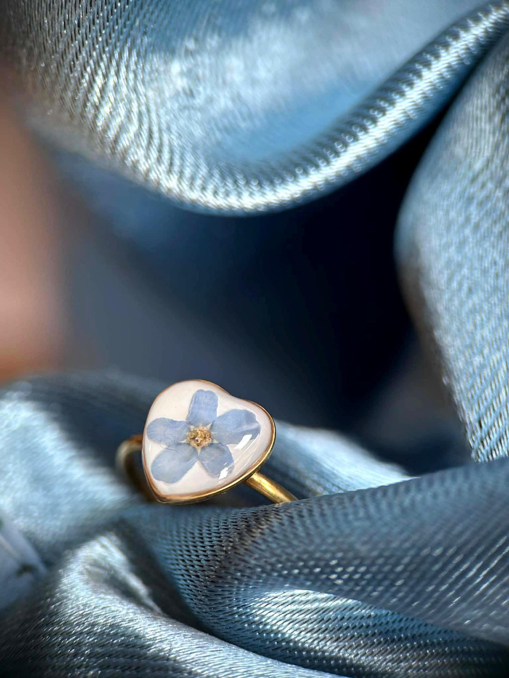 Bague ajustable doré avec fleurs séchées