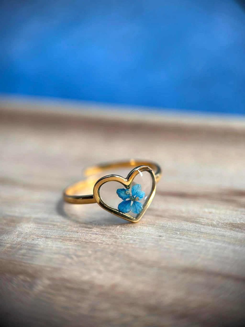 Bague ajustable en forme de cœur - fleurs séchées et paillettes
