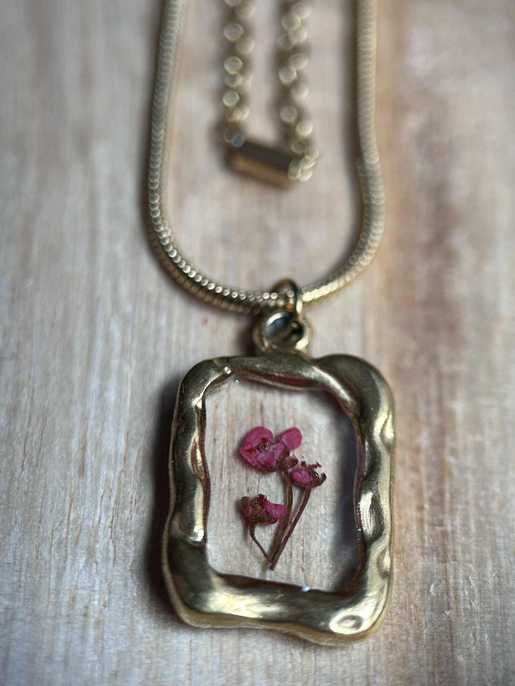 Collier double rang - pendentif cadre photo avec fleurs séchées