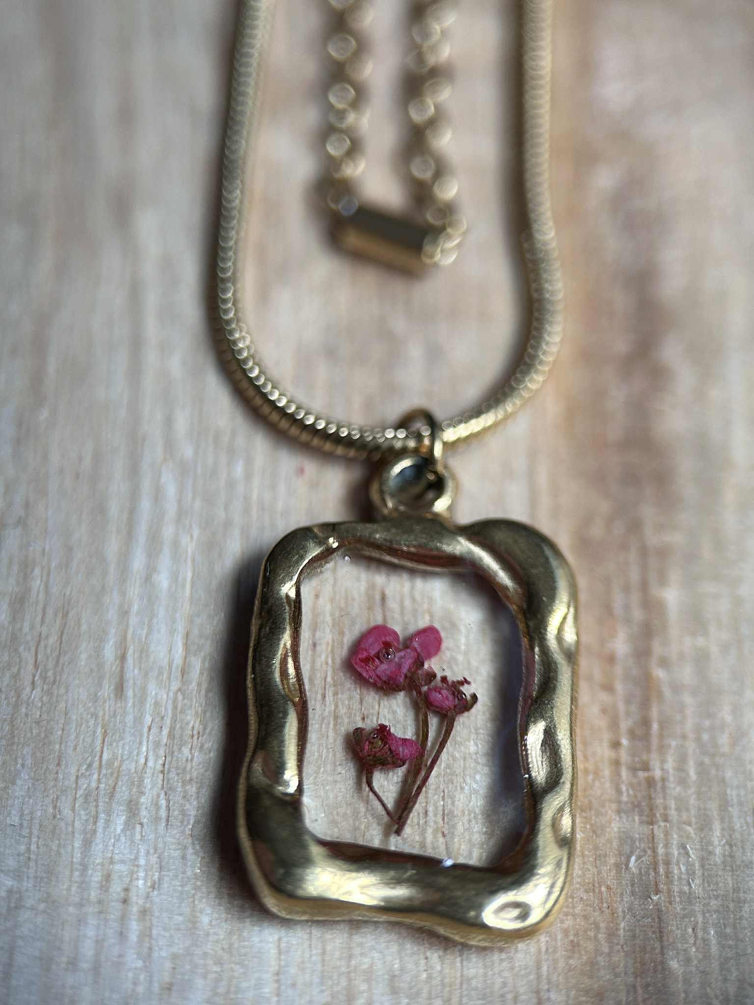 Collier double rang - pendentif cadre photo avec fleurs séchées