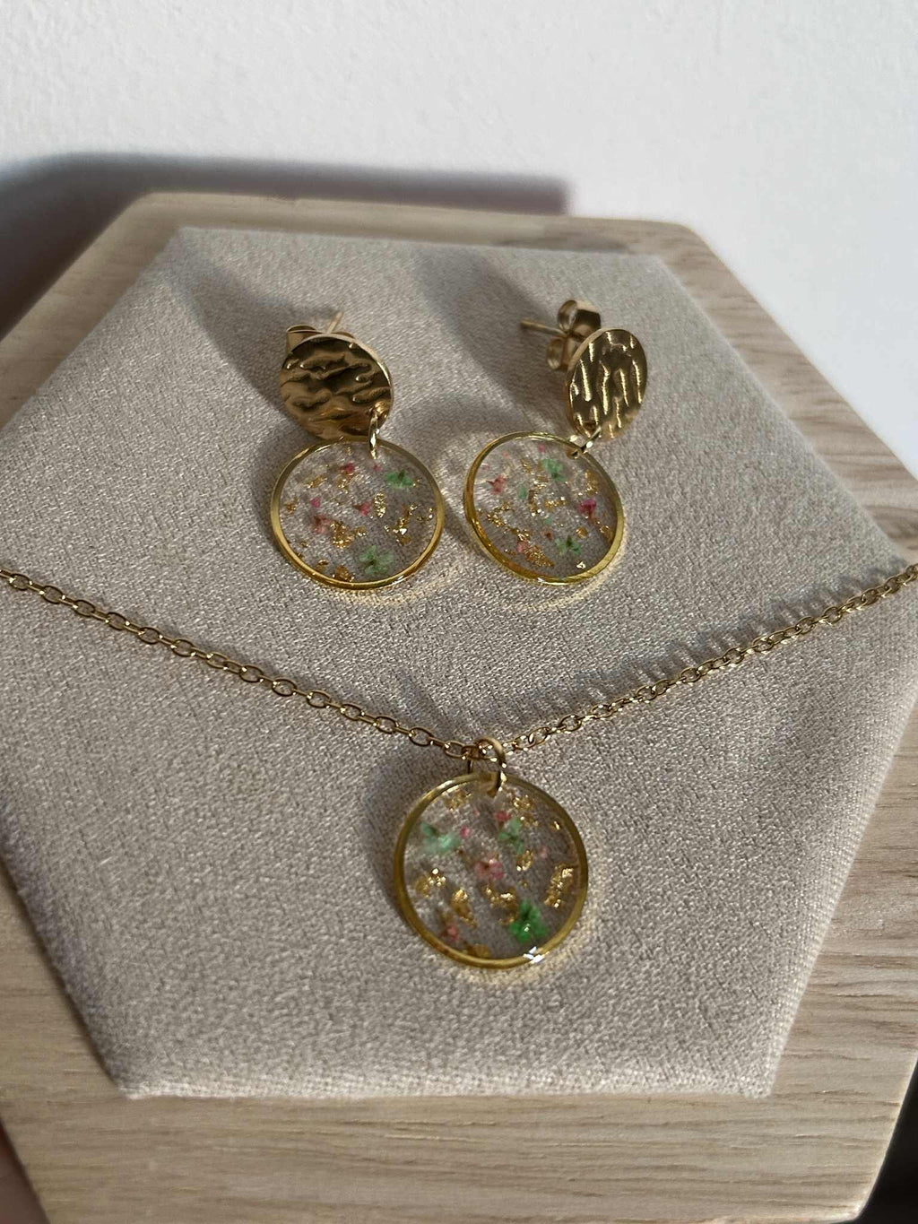 Parure de bijoux doré - fleurs naturelles séchées
