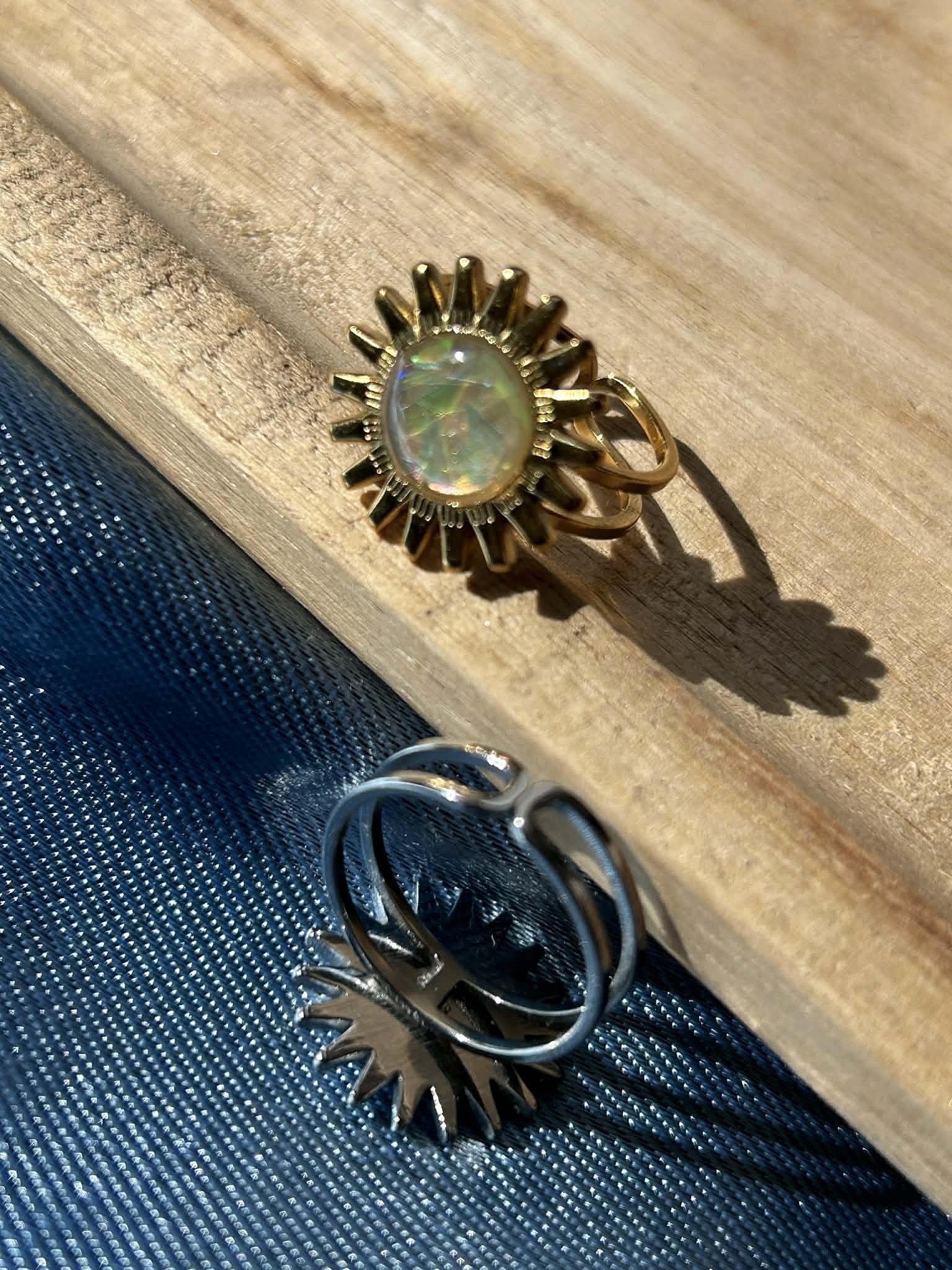 Bague ajustable en forme de soleil - effet holographique