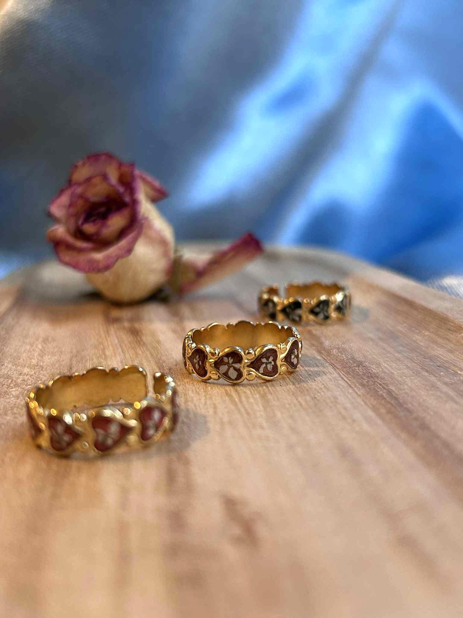Bague doré ajustable - cœurs avec des fleurs séchées