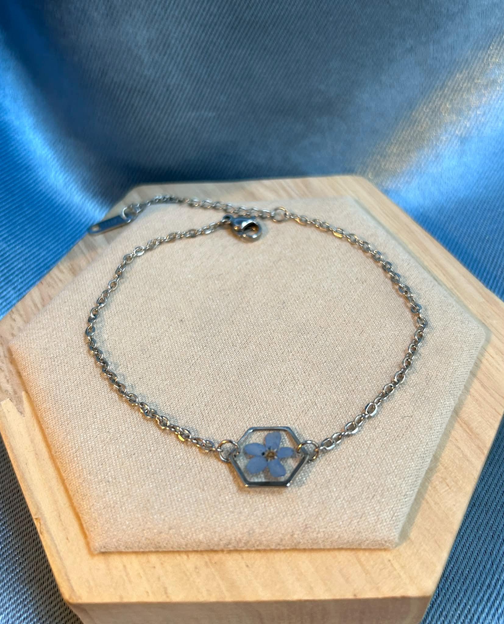Bracelet reglable argenté avec fleur de myosotis