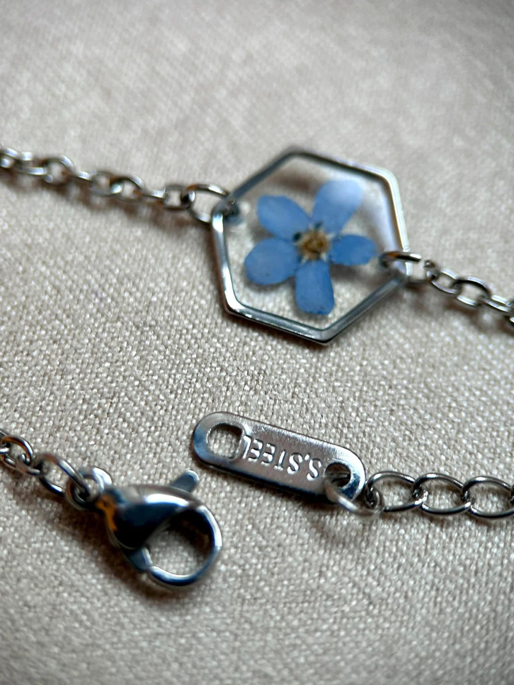 Bracelet reglable argenté avec fleur de myosotis