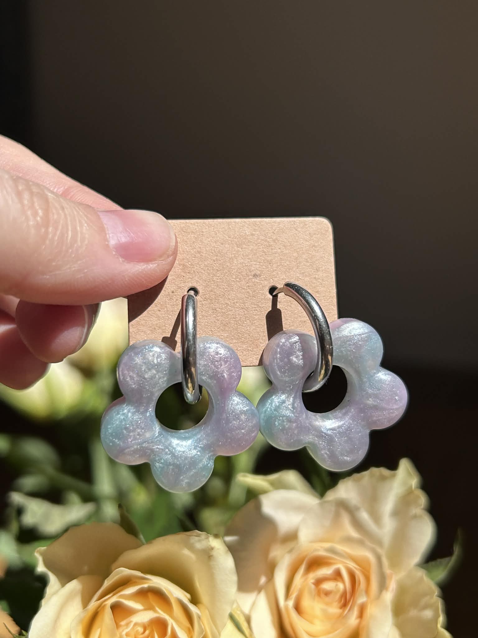 Créoles et pampilles en résine - boucles d'oreilles