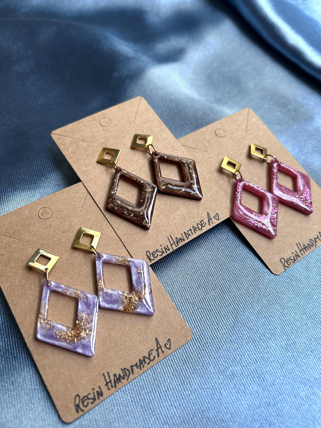 Boucles d'oreilles en forme de losange en résine et paillettes