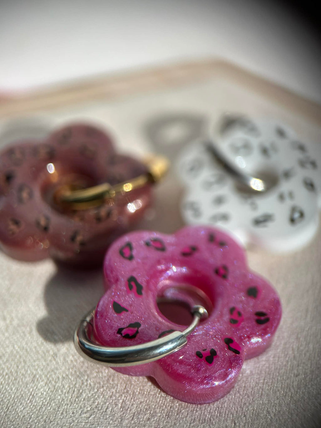 Créoles avec pampilles fleurs modélè leopard - bijoux femme
