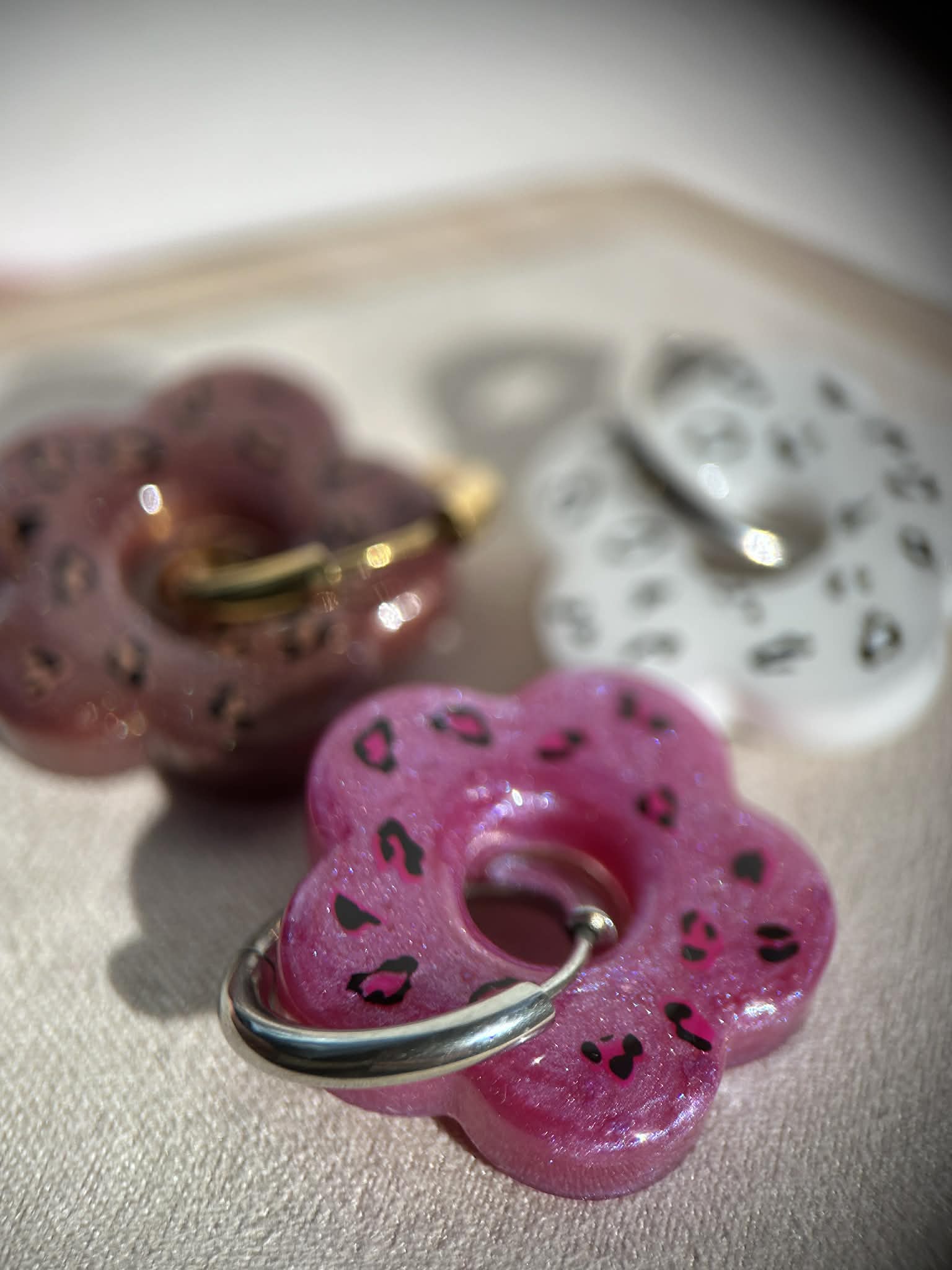 Créoles avec pampilles fleurs modélè leopard - bijoux femme