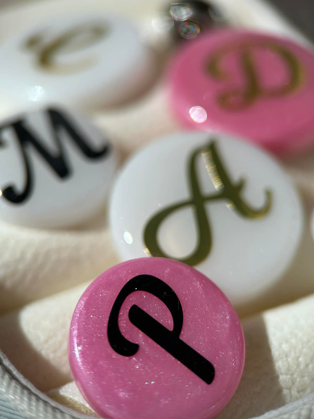 Badge ronde personalisée avec lettre - pin/broche
