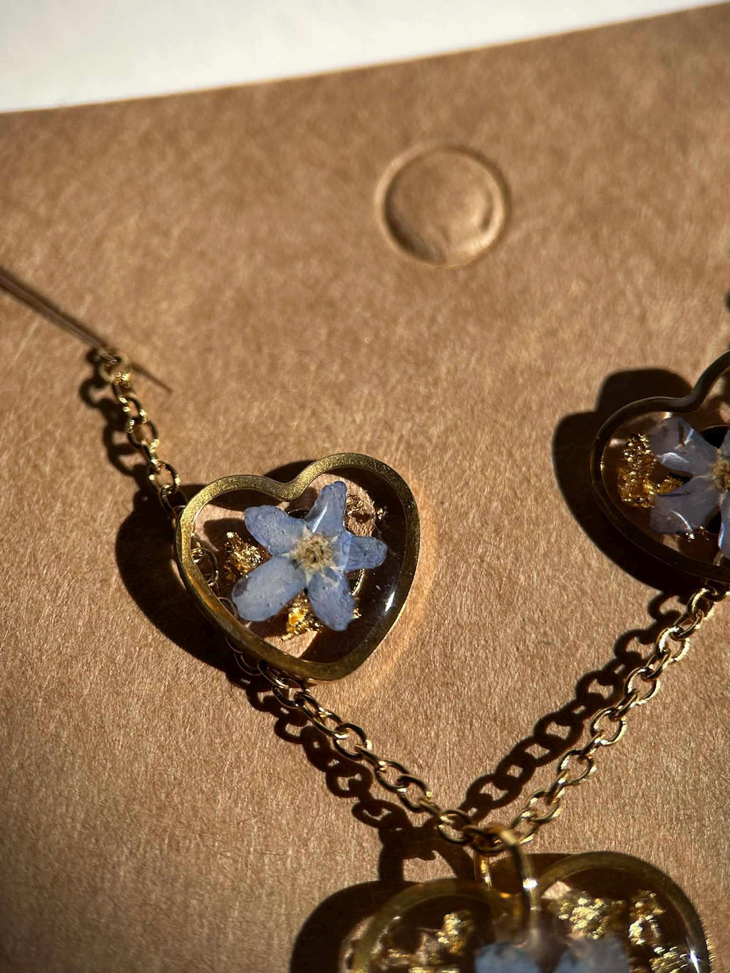 Parure de bijoux - coeurs avec fleurs séchées