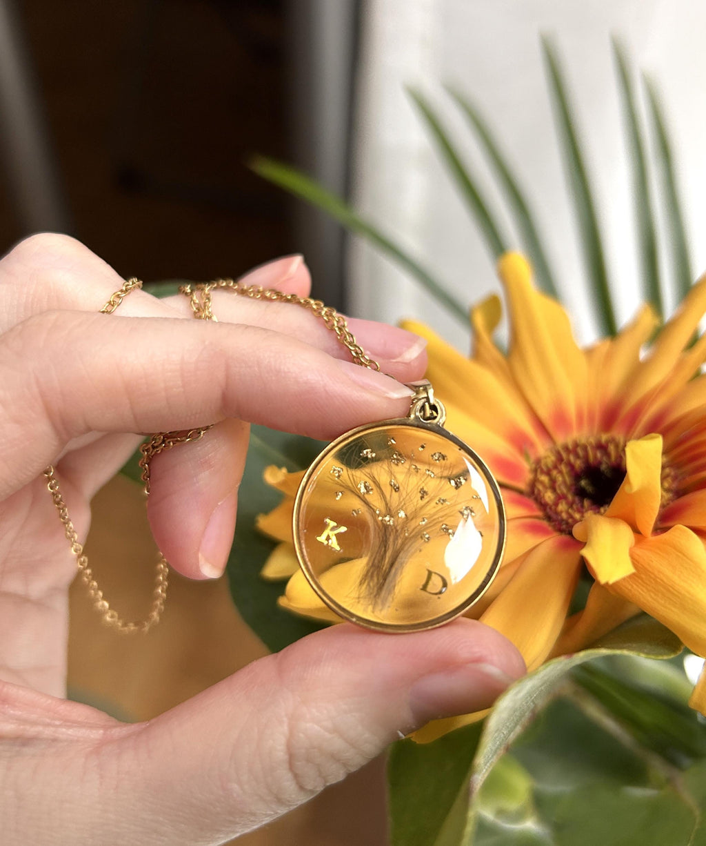 Bijoux souvenir « Arbre de vie », pendentif avec des cheveux bébé, dent, poils de chien. Collier souvenir arbre à cheveux et lettre, nom