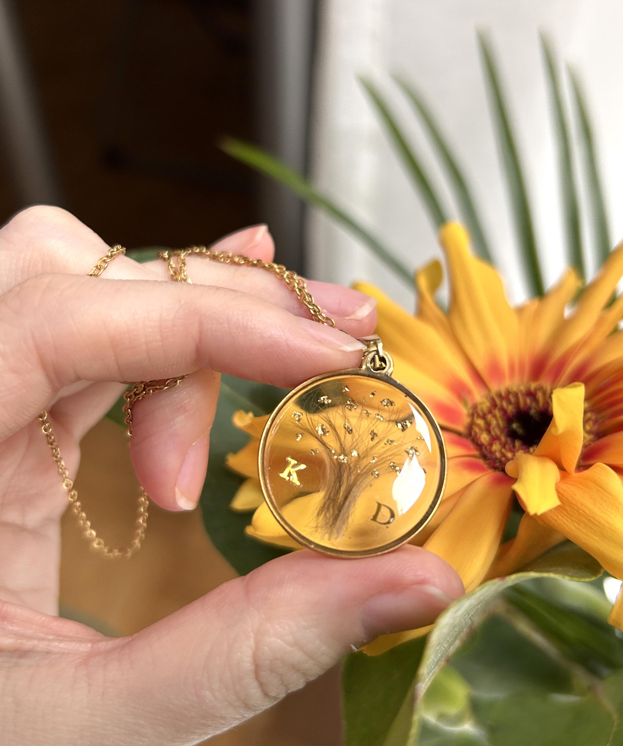 Bijoux souvenir « Arbre de vie », pendentif avec des cheveux bébé, dent, poils de chien. Collier souvenir arbre à cheveux et lettre, nom