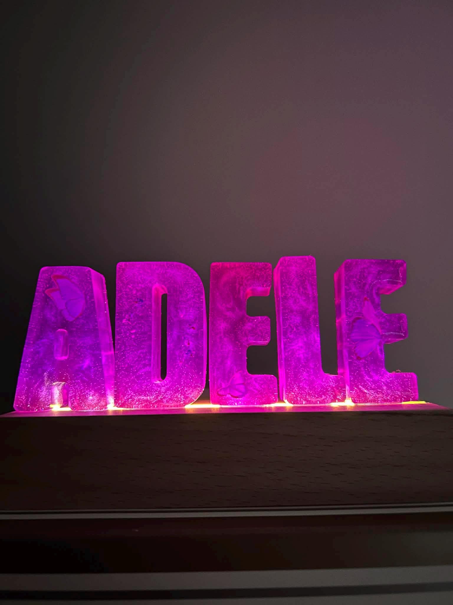 Lampe en résine personnalisée avec lettres 3D - idée cadeau