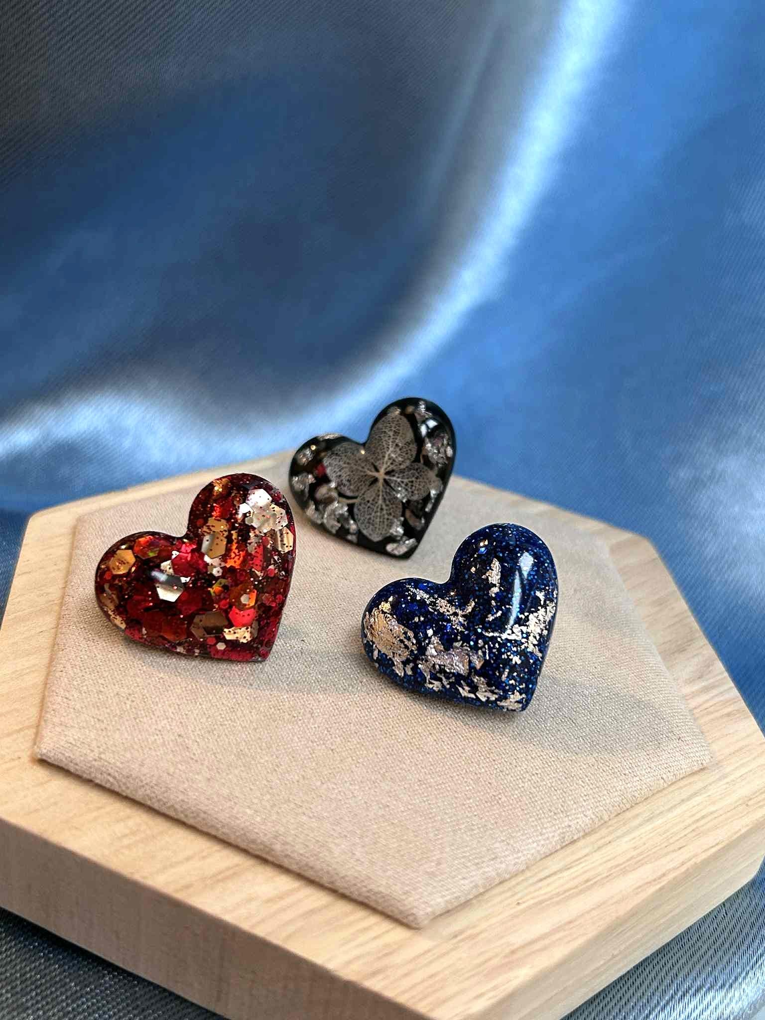 Pin's coeur en résine - broches femme - fleurs séchées