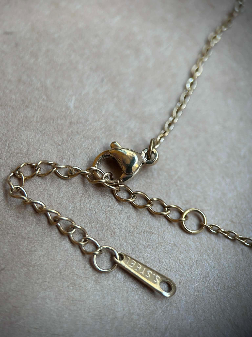 Collier avec pendentif croix - fleurs naturelles séchées
