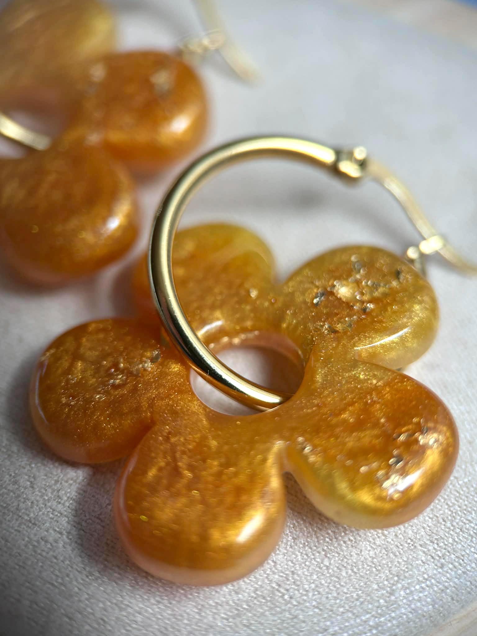 Boucles d'oreilles créoles et pampilles grandes fleurs