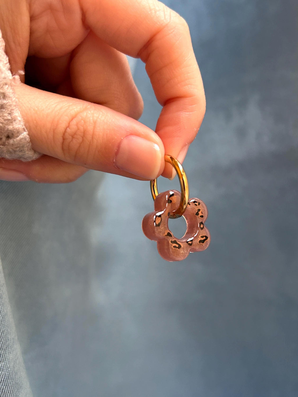 Boucles d’oreilles avec créoles et pampilles léopard - bijoux femme