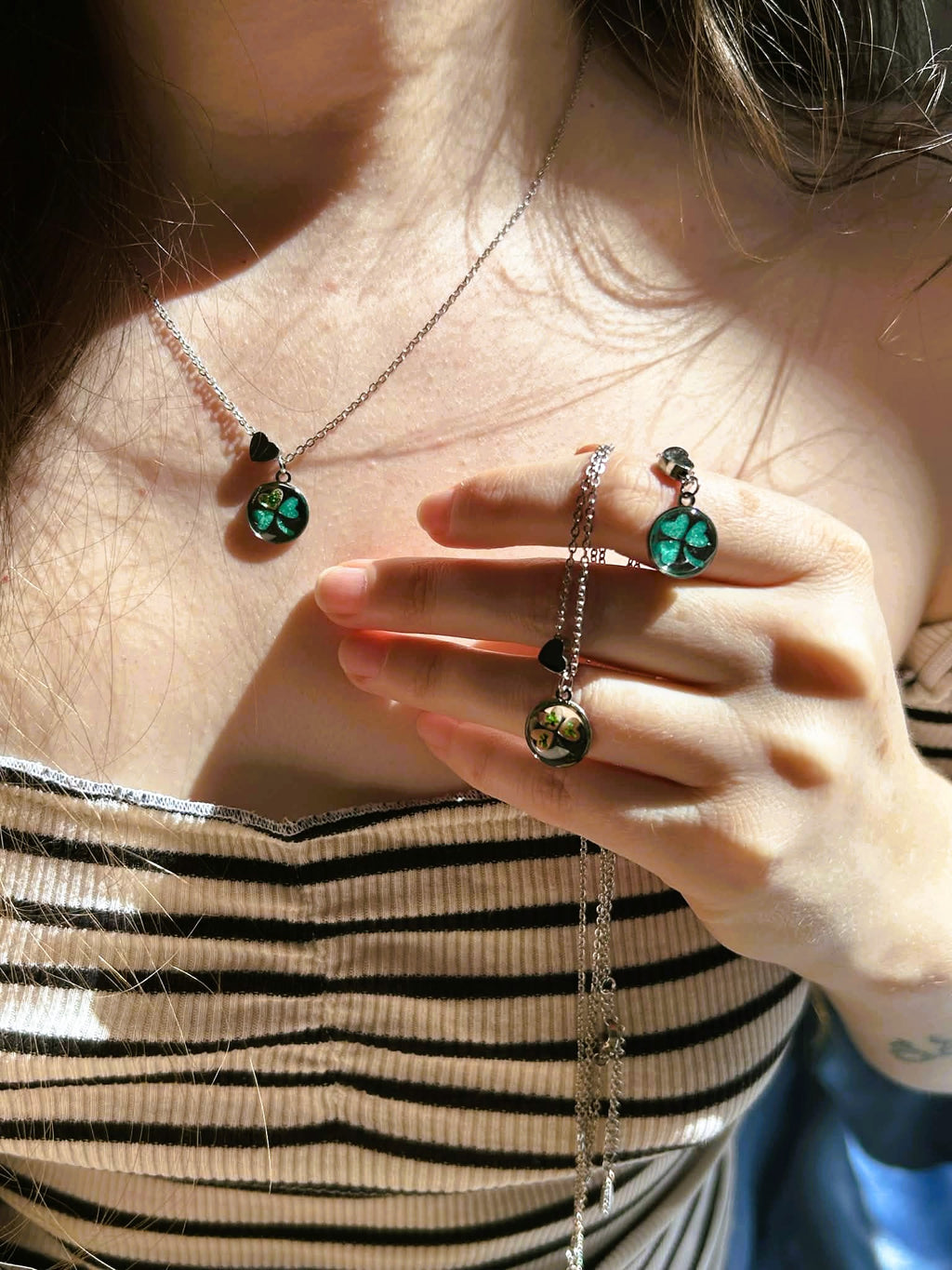 Collier argenté avec trèfle et cœur - collier porte-bonheur
