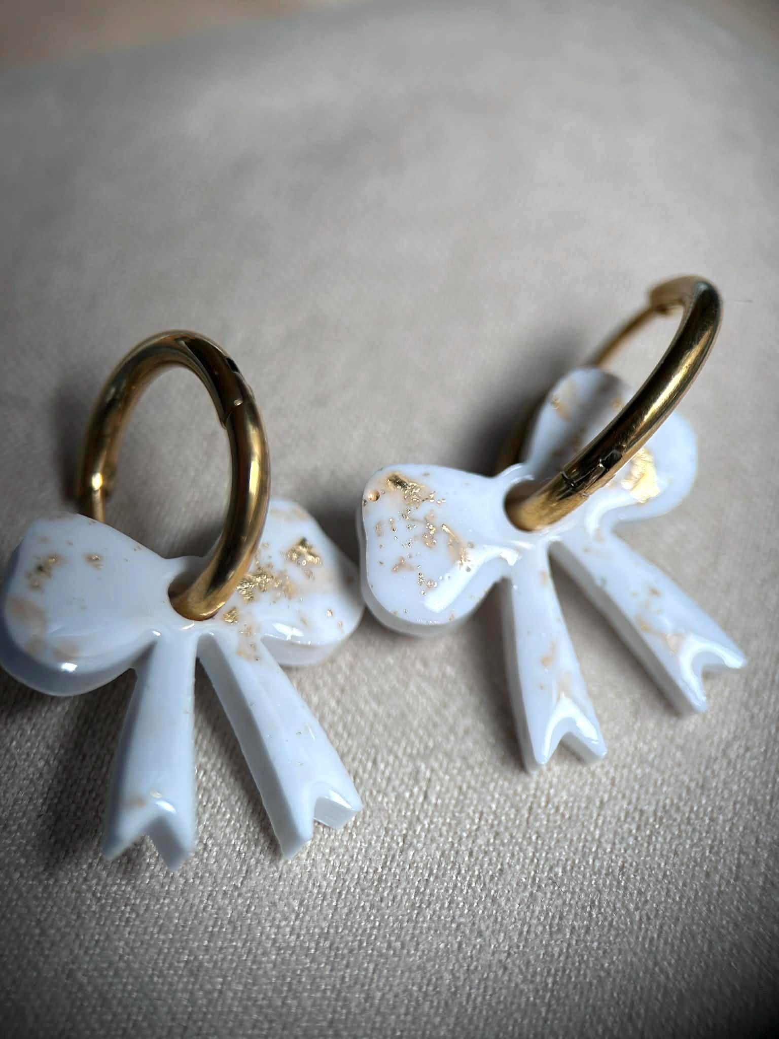 Boucles d'oreilles créoles et pampilles nœud