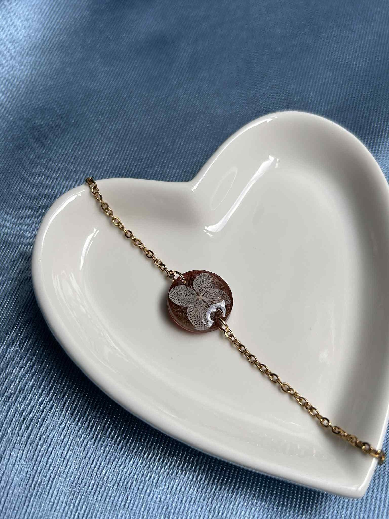 Bracelet argentée ajustable avec fleurs séchées - bijoux acier inoxydable