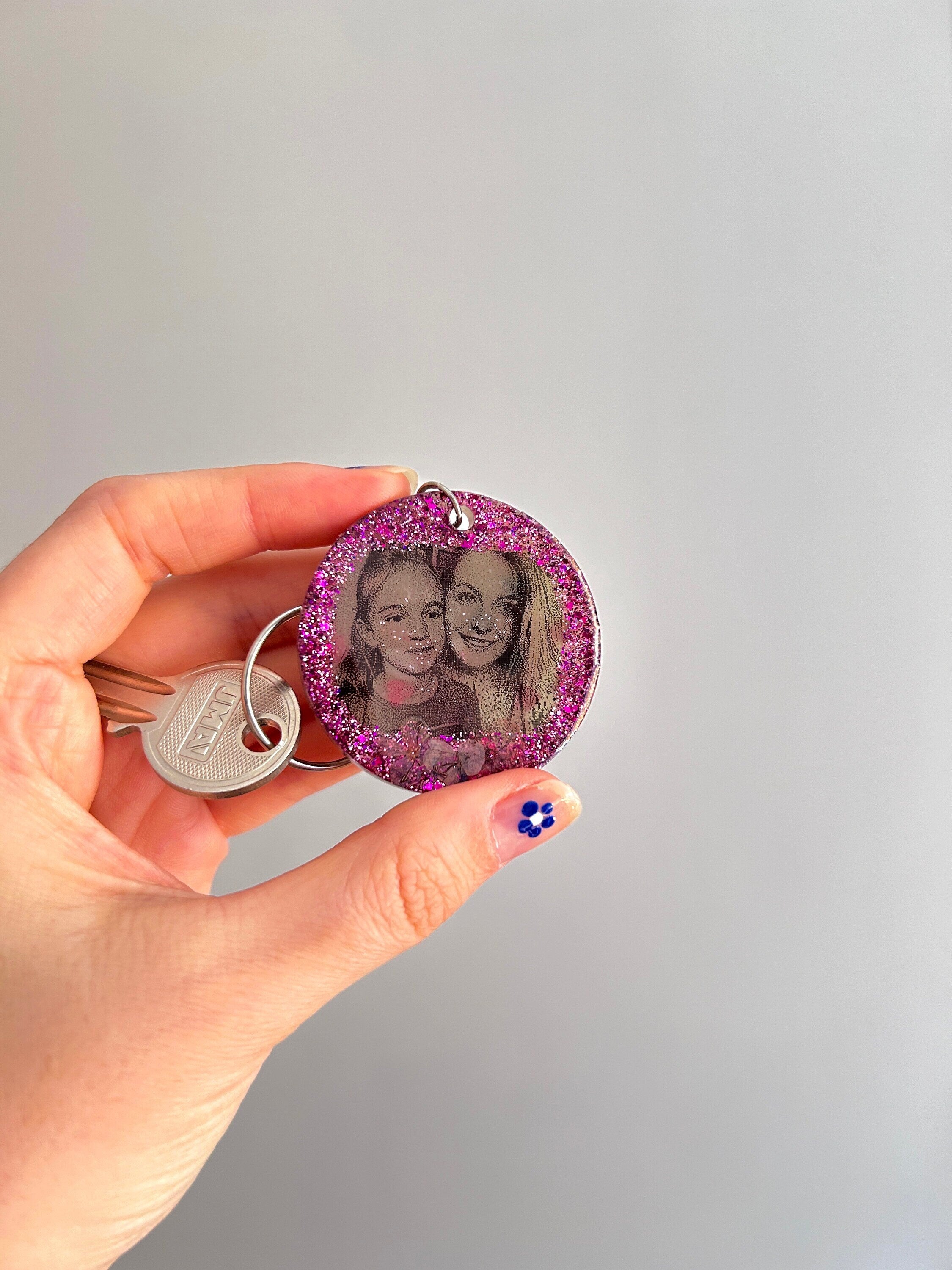 Porte-clés personnalisé en résine avec votre photo et votre initiale