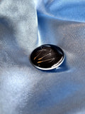Broche ronde en résine avec fleurs séchées