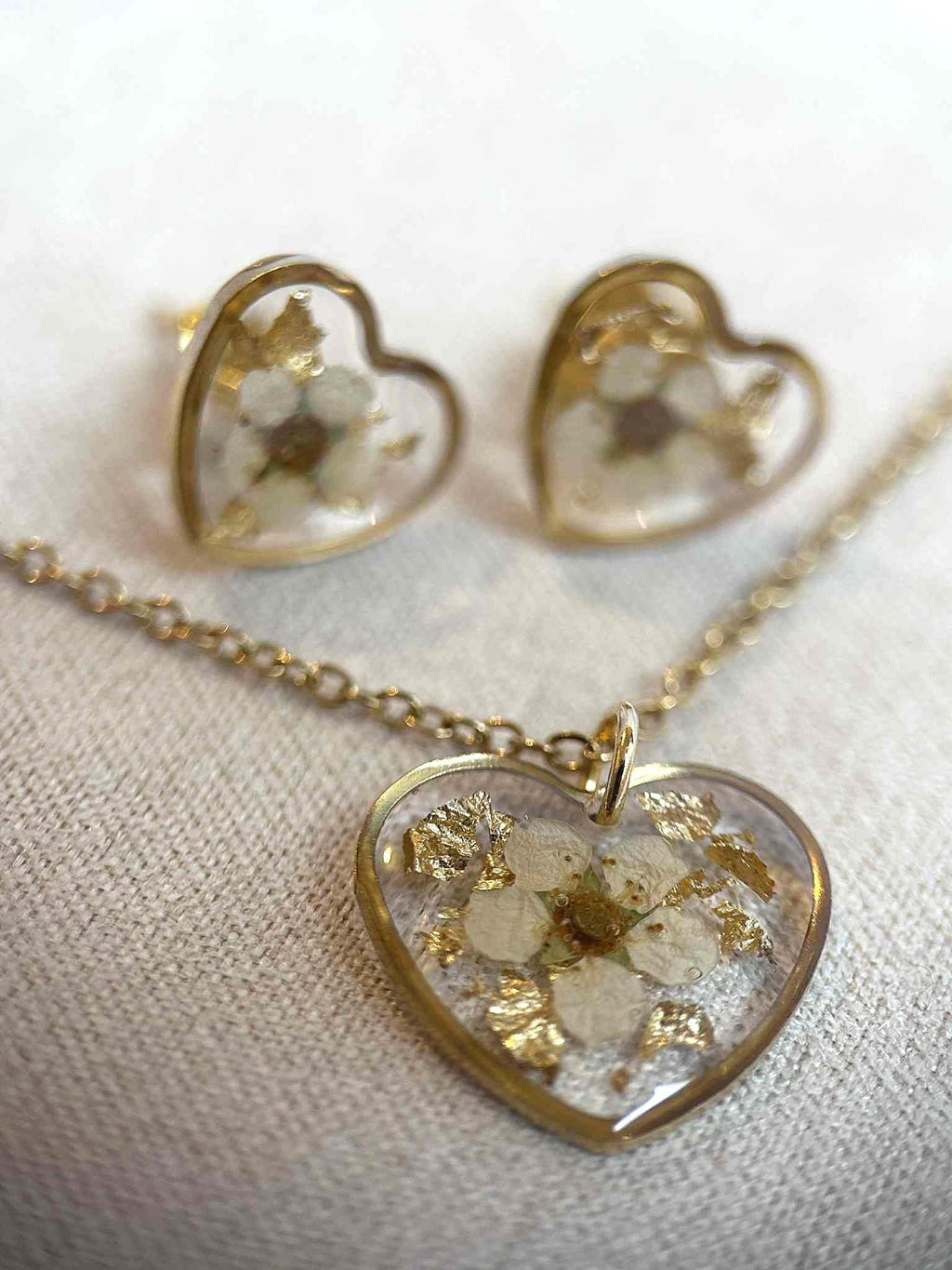 Parure de bijoux - coeurs avec fleurs séchées