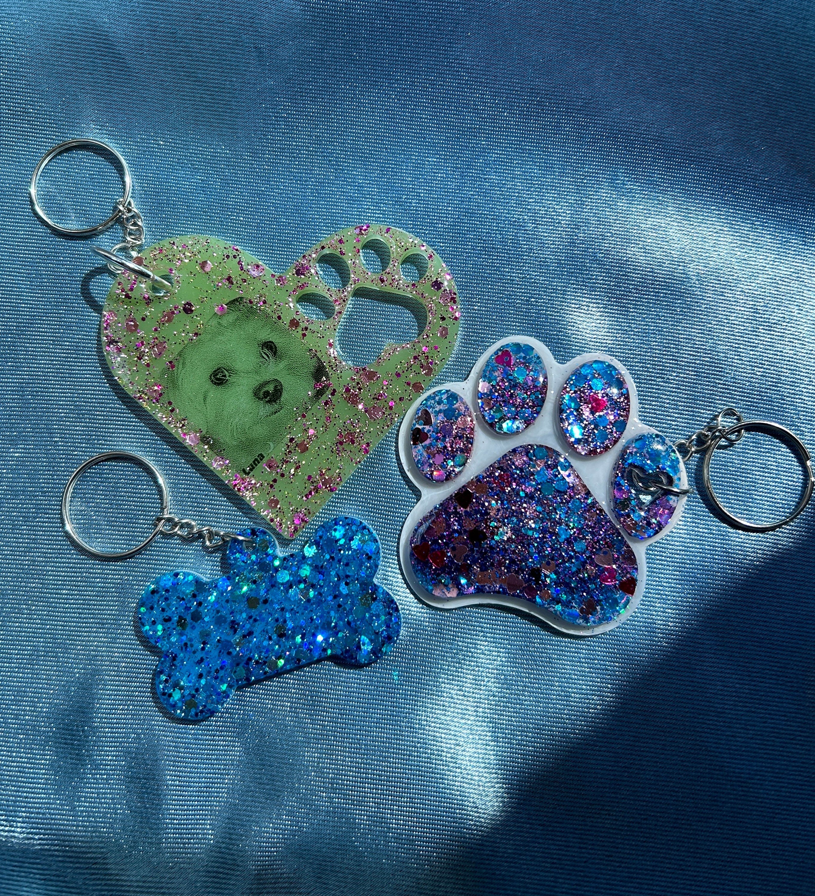 Porte-clés en résine patte de chien et cœur avec patte - personnalisé avec nom et photo