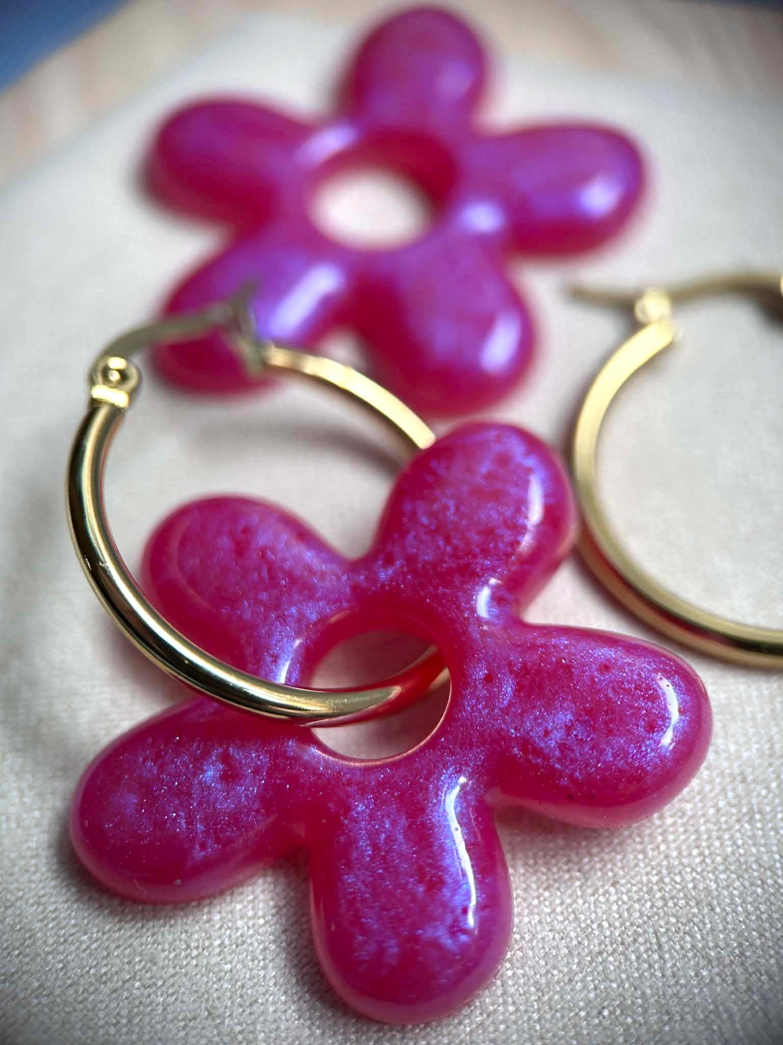 Boucles d'oreilles créoles et pampilles grandes fleurs