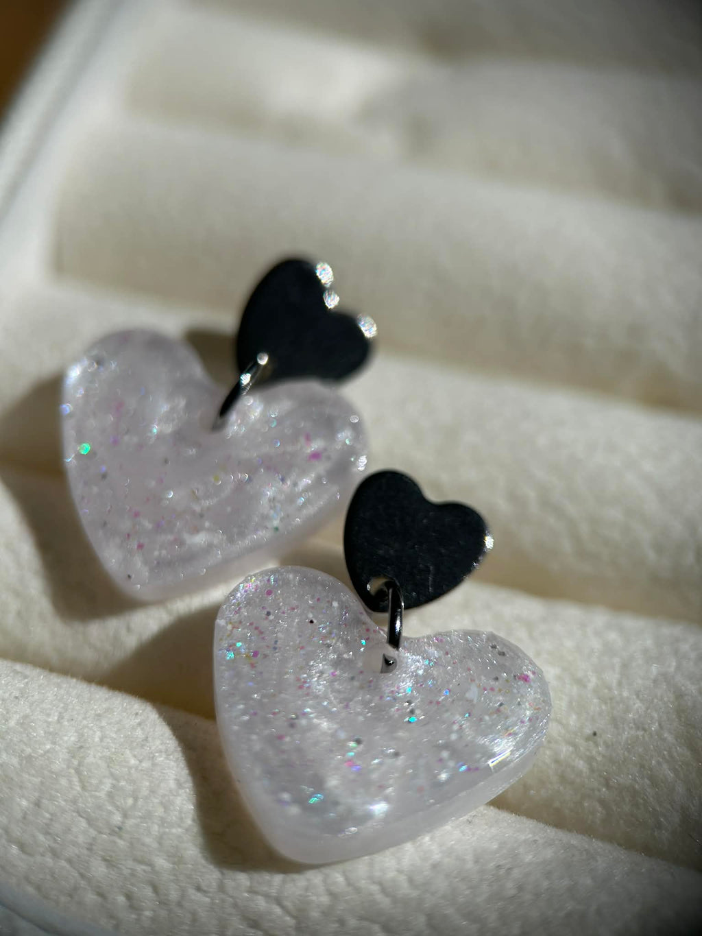 Boucles d'oreilles double cœur en résine - bijoux femme