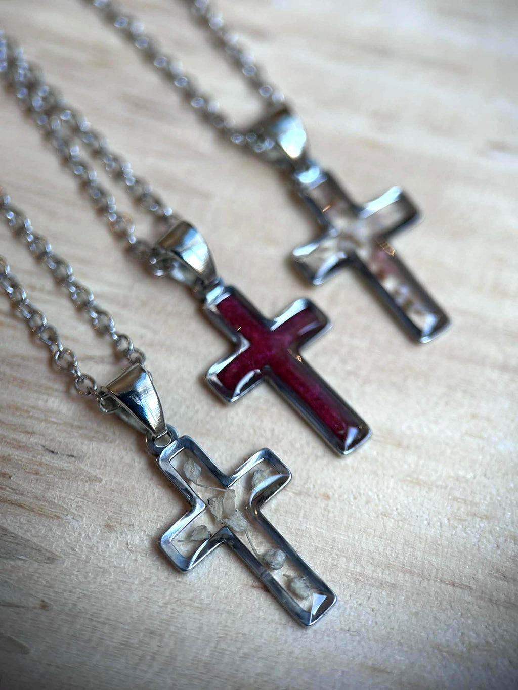 Collier avec pendentif croix - fleurs naturelles séchées
