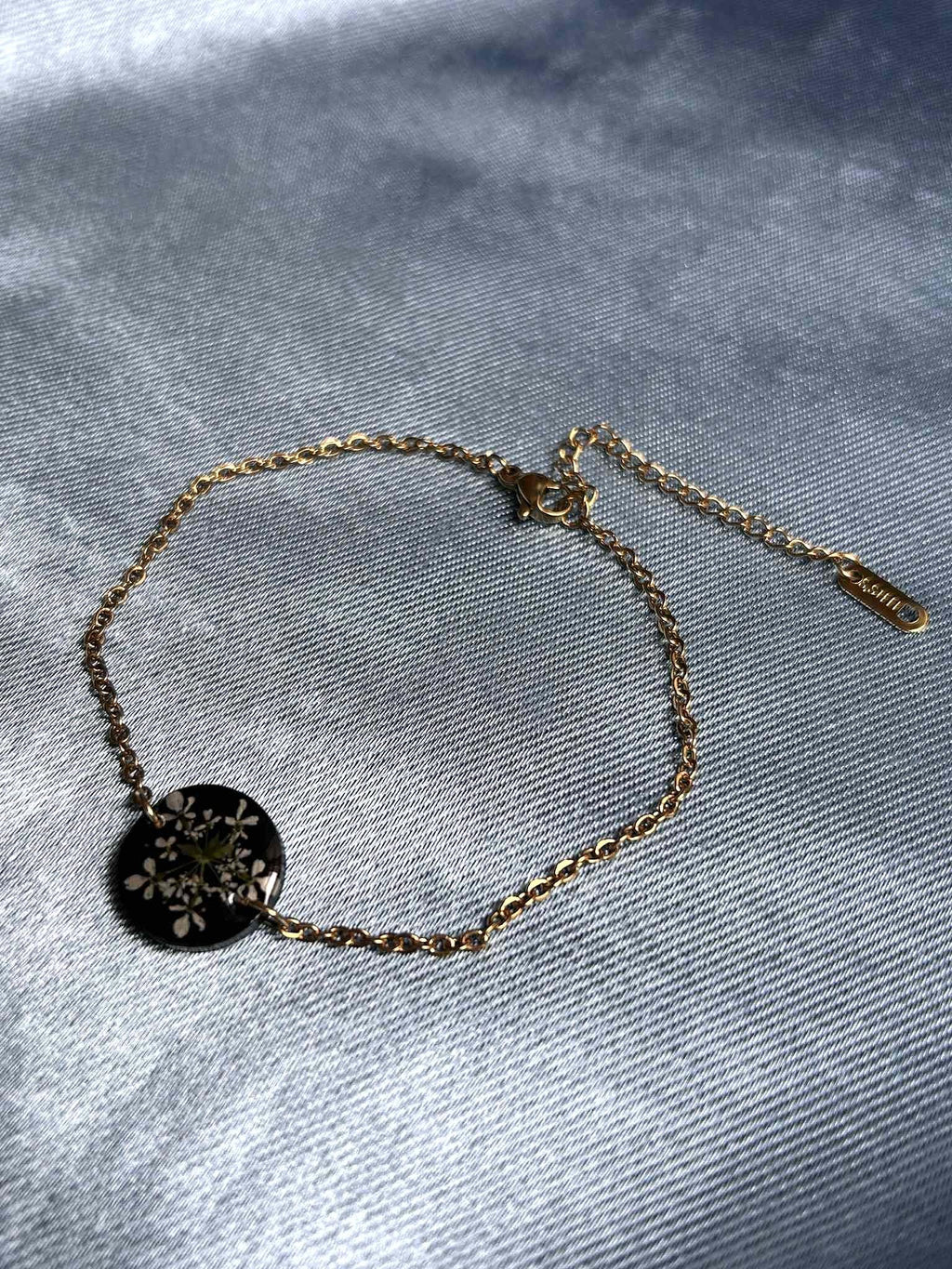 Bracelet argentée ajustable avec fleurs séchées - bijoux acier inoxydable