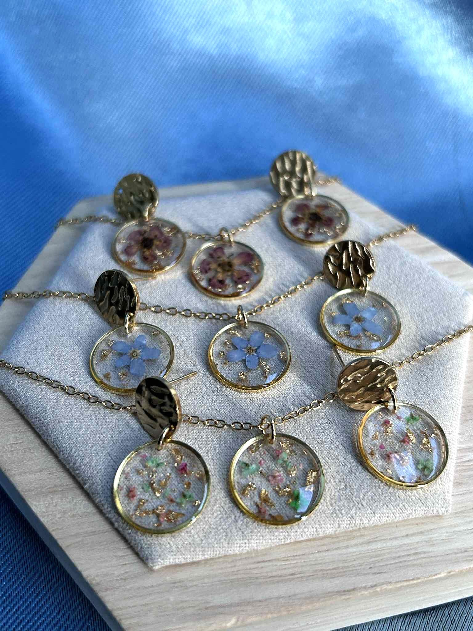 Parure de bijoux doré - fleurs naturelles séchées